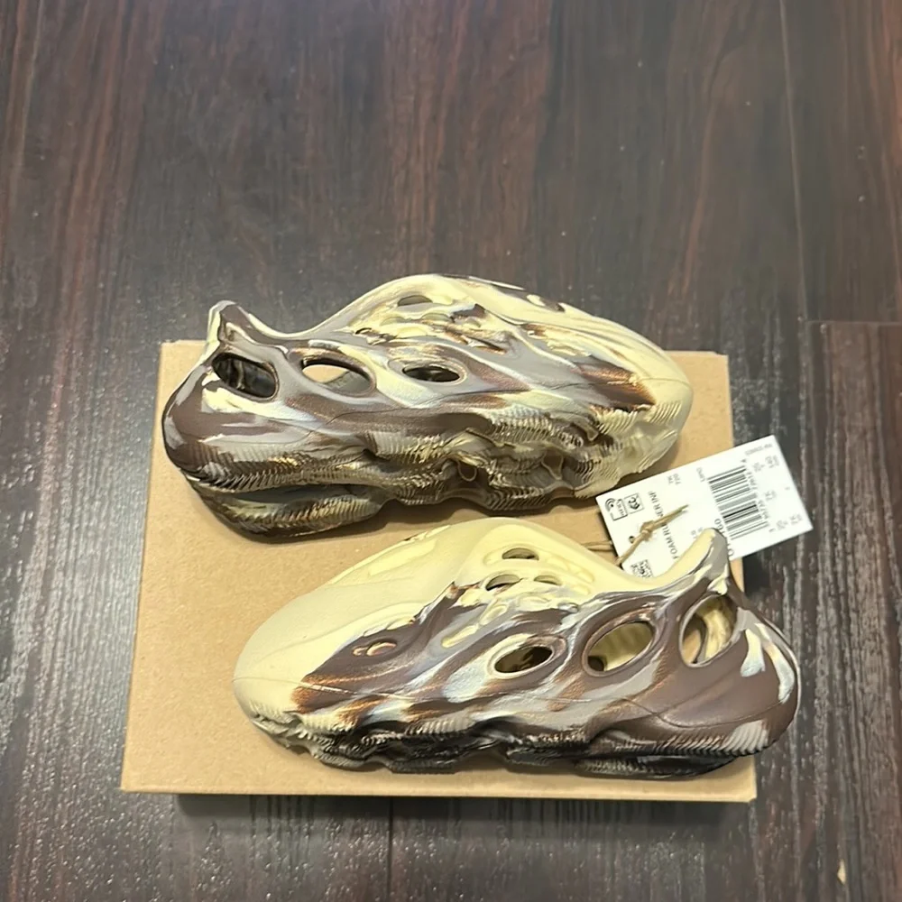 ‼️SOLD‼️ Yeezy Foam Runner Infants “MX Cream Clay” - Picture 3 of 10